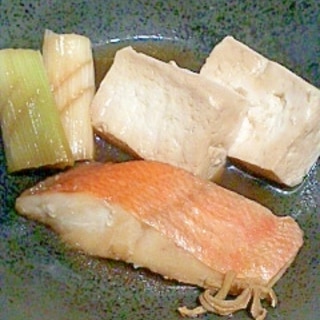 冷凍の金目鯛と豆腐の煮付け